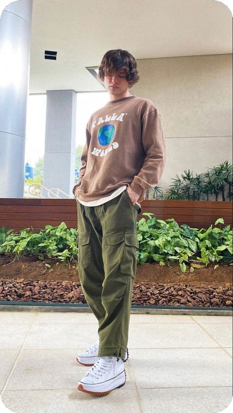 Cargo Pants With Crewneck, Mens Outfits With Cargo Pants, Converse Hike Outfit Men, Crewneck And Cargo Pants Outfit, Mens Outfits Cargo Pants, Sage Cargo Pants Outfit, Brown Green Outfit Men, Baggy Sweater Outfits Men, Green Cargo Pants Outfit Men Streetwear