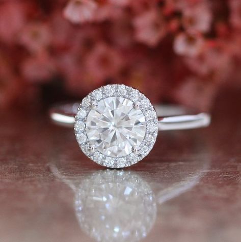 Simple Halo Engagement Ring, Classic Halo Engagement Ring, Engagement Rings Princess, Leaf Engagement Ring, Flower Engagement Ring, Zierlicher Ring, Gold Diamond Wedding Band, Diamond Promise Rings, Engagement Ring White Gold