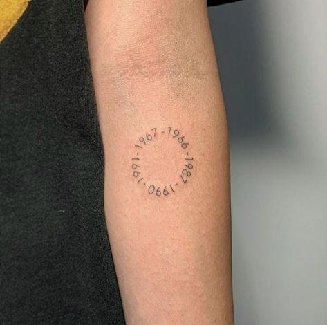 Sibling Tattoos Dates, Birth Year Tattoo Circle, Circle Date Tattoo Ideas, Date Circle Tattoo, Dates In Circle Tattoo, Dates In A Circle Tattoo, Tattoos To Represent My Siblings, Circle Of Dates Tattoo, Birth Years In A Circle Tattoo