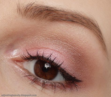 Pink brown eye makeup (soft pink makeup) Settle Pink Eye Makeup, Bridesmaid Makeup Dusty Rose, Simple Pink Eye Shadow Looks, Simple Pink And Brown Eyeshadow, Pink Soft Eyeshadow, Pink Eyeshadow Brown Eyeliner, Best Pink Eyeshadow, Cool Pink Eyeshadow Looks, Wedding Make Up Ideas For Brown Eyes