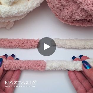 How To Crochet With Thick Yarn, Large Yarn Projects, Big Yarn Blanket Diy, Make Yarn Thicker, Finger Loop Blanket, Loopy Yarn Projects Easy, How To Join Chunky Yarn, Jumbo Yarn Projects, Big Crochet Blanket Arm Knitting