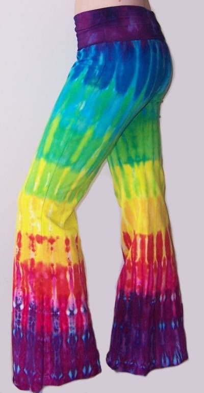 Rainbow Pants Bellbottom Pants, Ty Dye, Rainbow Pants, Dye Pants, Yoga Studio Design, Estilo Hippie, Hippie Love, Rainbow Bright, Tie Dye Colors