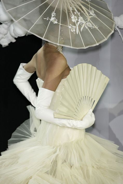 Shalom Harlow, Dior Collection, Head Pieces, Dior Haute Couture, Christian Dior Couture, Claudia Schiffer, Dior Couture, Naomi Campbell, Runway Pictures