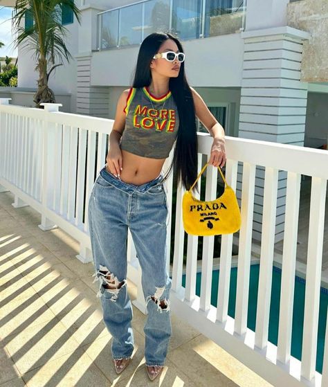 Pinterest: @okayinspo_ ▪︎ vacation poses, vacation outfit ideas, travel style, prada re-edition 2000 terry mini-bag, clear heels, fold down jeans, sunnies ▪︎ Poses In Heels, Clear Heels Outfit, Poses Vacation, Vacation Poses, Camo Tank Top, Jeans Heels Outfit, Vacation Outfit Ideas, Camouflage Fashion, Prada Re Edition