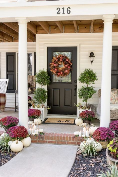 Plum and Red Mums Fall Porch - Home Stories A to Z Easy Fall Porch Decorations, Red Mums, Fall Entryway, Rustic Porch, Fall Front Porch Decor, Diy Outdoor Decor, Fall Front Porch, Casa Exterior, Front Porch Decorating