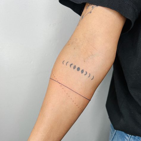 Tattoo Ideas Meaning, Septum Tattoo, Barcode Tattoo, Romantic Tattoo, Moon Phases Tattoo, Armband Tattoos, Circle Tattoos, Leo Tattoos, Bear Tattoos