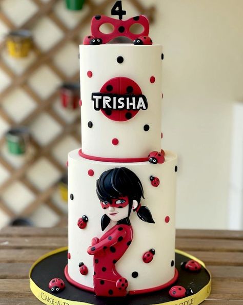 Miraculous Ladybug Cakes, Ladybug Birthday Theme, Birthday Drip Cake, Toddler Birthday Cakes, Miraculous Ladybug Party, Ladybug Cakes, Bug Cake, Ladybug Cake, Ideas Cupcakes