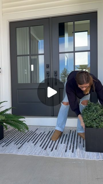 Amanda Stein on Instagram: "These won’t last long again! 
.
I LOVE spring time because it’s the perfect time for a front porch refresh but I wasn’t trying to spend a ton of money on this space since the pool project is 🤑 I love these square concrete planters and they’re only $60. I grabbed this rug for the front door and I love how it looks with our black and White House. The quality is incredible for the price tag. Raise your hand if you don’t have a green thumb 🙋🏽‍♀️ Every year I waste money on plants for my porch and they’re dead before June 🤣💀 This year I replaced them with these viral outdoor faux boxwoods to save myself the heartbreak. They have been sold out for weeks and just restocked!
.
If you’re following me, you can comment the words “front porch” and I’ll send you a messa Front Porch Bench Decor, Black And White Front Porch, Small Front Porch Ideas Curb Appeal, Front Stoop Ideas, Front Porch Refresh, Porch Refresh, Front Door Plants, Front Porch Plants, Black And White House