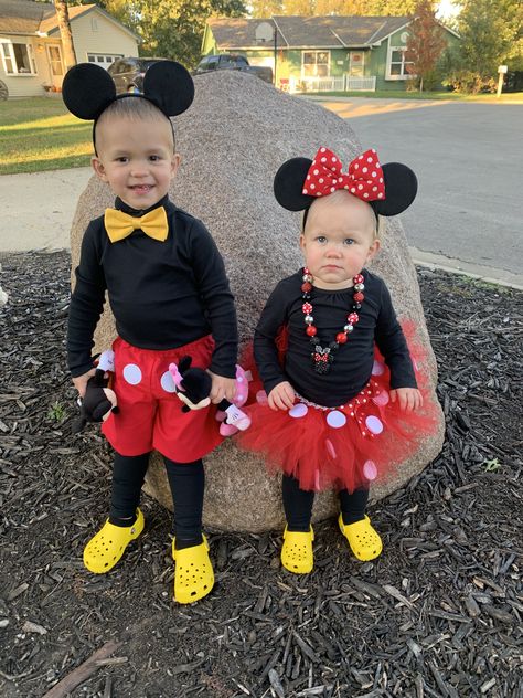 Mickey And Mini Mouse Costume, Minnie And Mickey Mouse Costume, Mickey And Minnie Mouse Costume, Mickey Halloween Family Costume, Diy Mini Mouse Costume, Brother And Sister Disney Costumes, Minnie Mouse Costume Kids, Mickey Minnie Costume, Diy Mickey And Minnie Costume