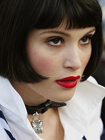 Makeup Gemma Arterton St Trinians, Gemma Arterton Byzantium, Halloween Makeup Diy Easy, St Trinians, Katy Perry Hot, Vintage Lesbian, Hansel Gretel, Girls Lipstick, Perfect Red Lips