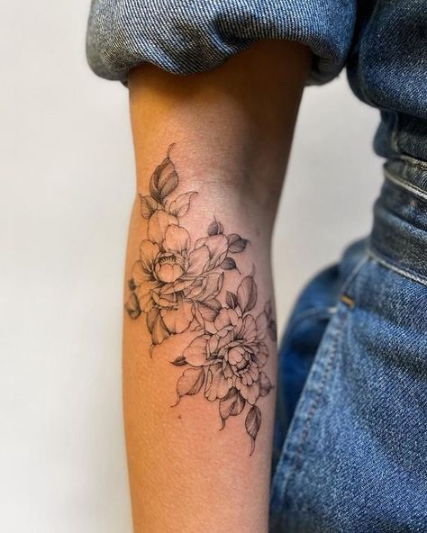 Forearm Tattoo Women Placement, Floral Arm Piece, Fine Line Rose Tattoo Arm, Ranunculus Flower Tattoo, Rose And Poppy Flower Tattoo, Inner Forearm Flower Tattoo, Tattoo Cover Ups For Women, Forearm Fine Line Tattoo, Upper Forearm Tattoo Women