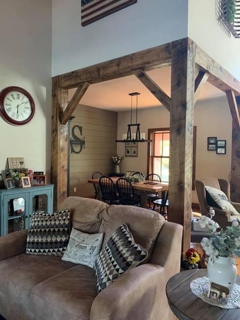 Rustic Inside House, Farmhouse Family Room Decor Rustic, Country Home Remodel, Rustic Home Renovation Ideas, Rustic Homes Ideas, Western Style House Interiors, Ranch Style Home Decor Ideas, Metal House Decor, Rustic Den Ideas