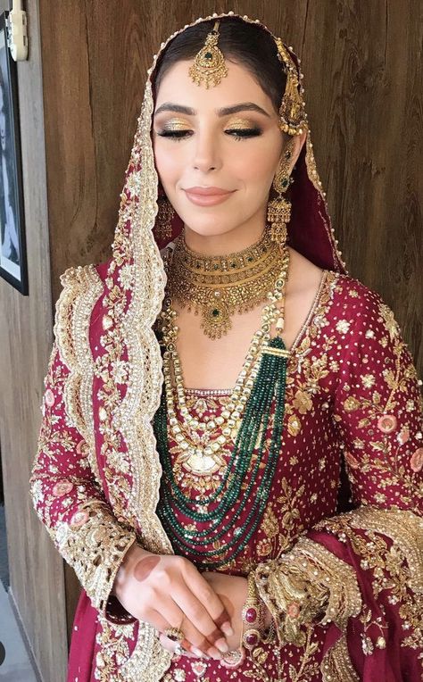 Heavy Bridal Jewellery, Wedding Makeup Bride, Wedding Wishlist, Bride Looks, Bedroom Interior Design Luxury, Desi Fits, Alternative Bridal, Bride Portrait, Wedding Decor Style