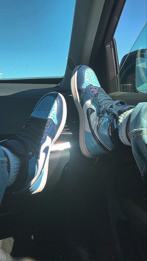 Jordans Pastel, Light Blue Jordans, Blue Chill Jordan, It Girl Shoes, Pastel Blue Shoes, Outfit Ideas With Jordans, 2022 Shoes, Blue Chill, Game Outfit