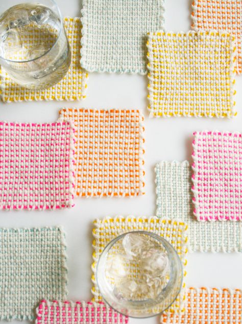 Whit's Knits: Pin Loom Coasters Loom Coasters, Bee Knitting, Pin Loom, Pin Weaving, Potholder Loom, Diy Tricot, Purl Bee, Embroidery Crafts, Crochet Sewing