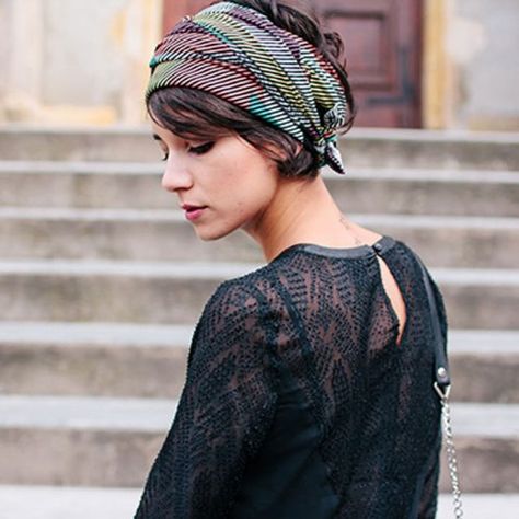 Awesome Trendsetting Short Hairstyles for 2018 To Make You Stand Out From The Crowd ★ See more: http://lovehairstyles.com/short-hairstyles-for-women/ Turban Mode, Bandana Bayi, Headbands For Short Hair, Hair Scarf Styles, Head Scarf Styles, Pigtail Hairstyles, Penteado Cabelo Curto, Short Haircut, Twist Headband