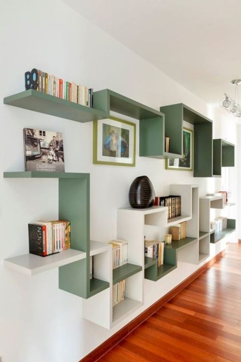 15 Fun and Amazing Ways to Display Books - Matchness.com Shelf Styling Living Room, Cheap Bookshelves, Arranging Bedroom Furniture, Trendy Interior Design, Floating Bookshelves, Urban Interiors, Bookshelf Design, Floating Shelves Diy, Bookshelves Diy