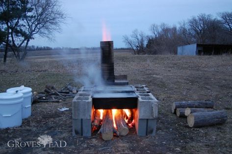 Boiling maple sap over home-built evaporator Diy Maple Syrup Evaporator, Maple Syrup Taps, Diy Maple Syrup, Maple Syrup Evaporator, Maple Tapping, Tapping Maple Trees, Maple Sugaring, Sugar Bush, Fire Brick