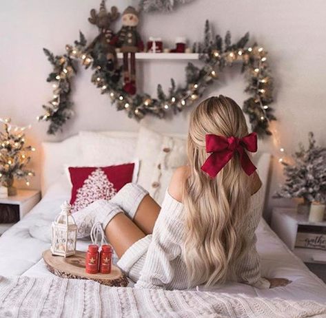 Cute Christmas Outfits, Office Christmas Party, Christmas Shoot, Winter Photoshoot, Christmas Hairstyles, Foto Tips, Christmas Photography, Christmas Photoshoot, Pretty Christmas