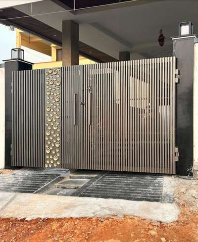 Modern Iron Gate Designs, Main Gate Ideas, New Gate Design, Modern Gate Design, Latest Main Gate Designs, Pagar Modern, Latest Gate Design, Modern Steel Gate Design, Iron Main Gate Design