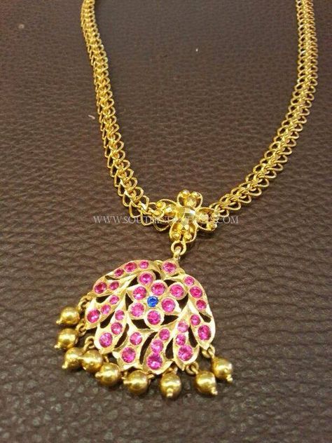 Simple Gold Ruby Attigai Necklace Designs, 22K Gold Attiagai Necklace Collections, Simple Gold Attigai Necklace. Gold Jigini Designs, Gold Attigai Designs, Jigini Designs, Jigini Necklace Gold, Addigai Necklace Gold, Attigai Necklace Gold, Latest Indian Jewellery, Gold Jewelry Outfits, New Gold Jewellery Designs