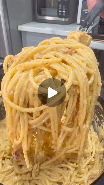 Spaghetti Crockpot, Crockpot Marry Me Chicken, Carbonara Pasta Creamy, Crockpot Creamy Chicken, Creamy Chicken Spaghetti, Crockpot Chicken Spaghetti, Chicken Spaghetti Recipe, Luke Brown, Spaghetti Ingredients