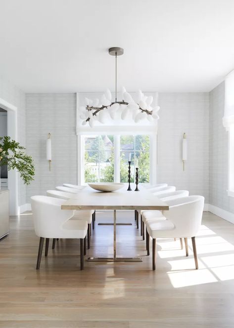 How One Designer Created a Serene Dining Room Perfect for Entertaining Winter Mcdermott, Dinning Room Design, Dining Room Makeover, Sleek Kitchen, Luxury Dining Room, Luxury Dining, Dining Room Inspiration, Dining Table Design, Design Living Room