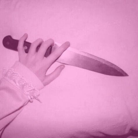 Knife Aesthetic, Pink Blood, Pink Grunge, Pretty Knives, Yami Kawaii, Pastel Pink Aesthetic, Creepy Cute, Soft Grunge, Aesthetic Grunge