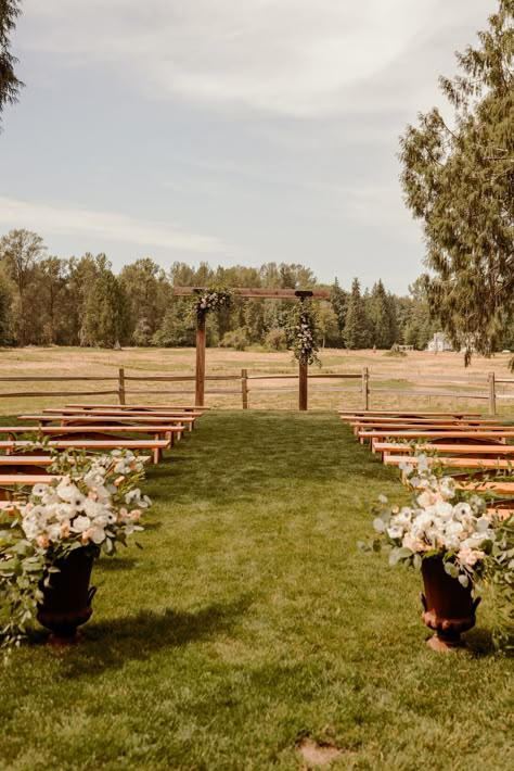 Wedding Farm Venues, Wedding Venue Ideas Country, Small Intimate Country Wedding, Country Wedding Small Simple, Country Wedding Venues Outdoor Ceremony, Country Wedding Locations, Wedding Venues Meadow, Fall Wedding In A Field, Simple Outdoor Country Wedding