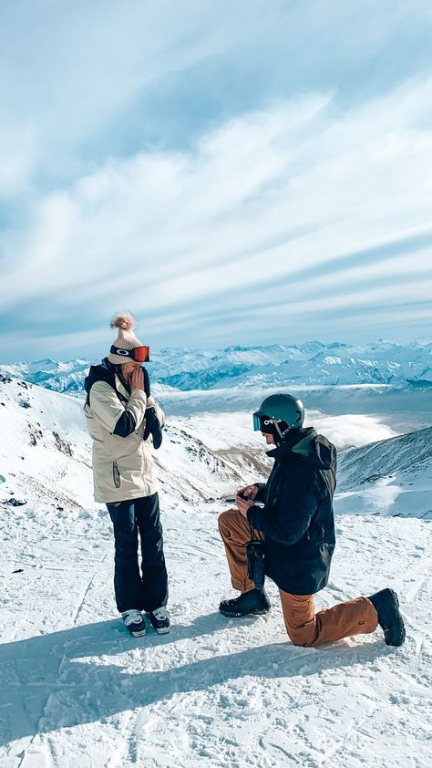 Snow Proposal Ideas, Snowboarding Proposal, Skiing Proposal, Winter Proposal Photos, Snow Proposal, Ski Proposal, Snowboard Couple, New Zealand Snow, Snow Engagement