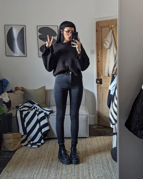 Roxanne on Instagram: "Doing my part to keeping skinny jeans alive!! ✌️ Top- H&M Jeans - Old H&M" Doc Martens And Jeans Black Skinnies, 2025 Fashion, Wardrobe Inspiration, M Jeans, Womens Casual, Edgy Look, H&m Jeans, Doc Martens, Womens Casual Outfits