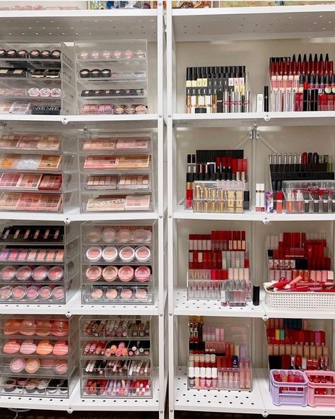 Glam Room Aesthetic Luxury, Makeup Store Aesthetic, Skincare Closet, Koleksi Makeup, Penyimpanan Makeup, Makeup Beauty Room, Makeup Collection Goals, Dream Closet Design, Beauty Room Decor