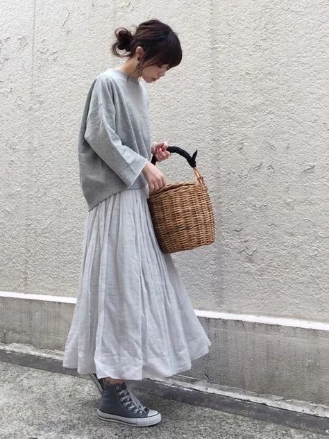 How To Style Baggy Linen Pants, Japan Street Fashion, Japanese Minimalist Fashion, Japanese Fashion Women, Minimalist Moda, Japan Fashion Street, Minimalist Fashion Women, Stil Boho, Japanese Street Fashion