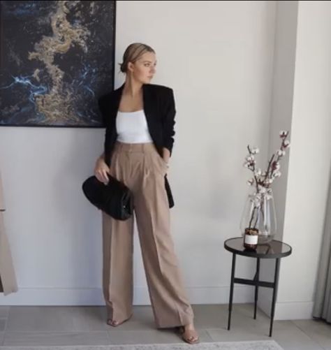 Tan Pants Black Blazer, Taupe Pants Outfit, Cardigan Work Outfit, Beige Trouser, Black Blazer Outfit, Cream Outfit, Classy Street Style, Outfit Elegantes, Black Flare Pants