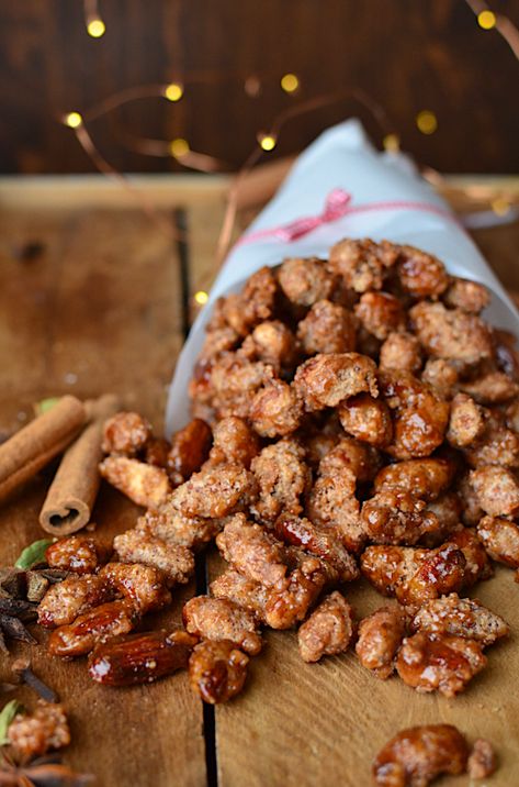 Roasted Almonds Recipe, Candied Almonds, German Christmas Markets, Nut Recipes, German Christmas, Snacks Für Party, Roasted Almonds, Christmas Cooking, 21 Day Fix