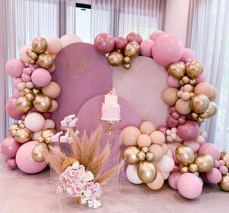 Balloons and party ideas on Instagram: “A gorgeous color combination 💕🥰 love it.! Rate this decor 1-10🤩 Pictures credits @amazingpartymiami check original post for vendors…” Hen Party Decorations, Deco Ballon, 1st Birthday Girl Decorations, Birthday Party Theme Decorations, Gold Birthday Party, Birthday Balloon Decorations, Trondheim, Balloon Diy, Girl Decor