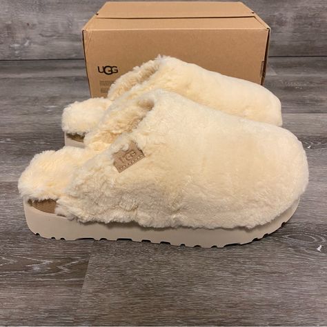 List Aesthetic, 2024 Shoes, Cute Uggs, Classic Slippers, Cute Slippers, Slide Slippers, Moccasins Shoes, Ugg Slippers, Sheepskin Boots