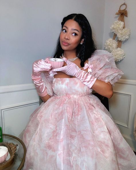 to the casting director for bridgerton: y’all hiring? 👀✨🎀😂 dress: @selkie heels: @nastygal accessories: @babeyond_official #girlyaesthetic #coquette #royalcore #bridgerton #bridgertonnetflix #princessaesthetic #blackprincess #princesscore Bridgerton Birthday Party Outfits, Bridergton Outfit, Bridgerton Party Outfit Ideas, Bridgerton Outfits Inspired, Brigerton Outfit Inspired, Bridgerton Inspired Outfits, Bridgerton Outfits, Bridgerton Costumes, 2025 Outfits