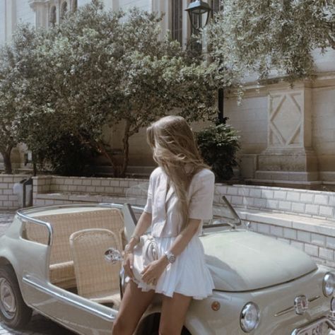 Old Money Playlist, Family Playlist, East Coast Aesthetic, Classic Style Icons, Summer Picture Poses, Car Aesthetic, Tennis Skirts, Vintage Fashion Photography, 1990's Fashion