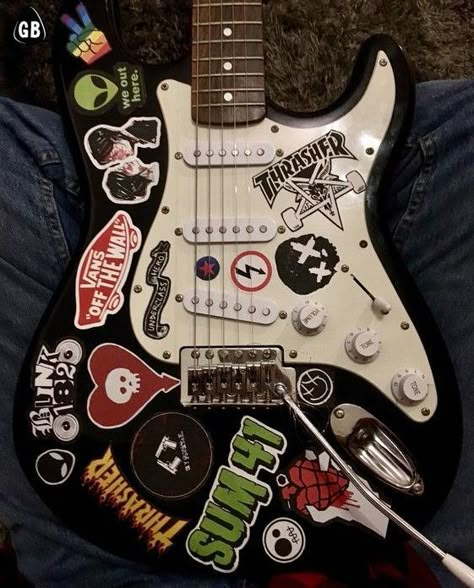 Instruments Art, Electric Guitar Design, Guitar Obsession, Cool Electric Guitars, Guitar Art, Aesthetic Indie, Indie Aesthetic, Guitar Hero, Music Aesthetic