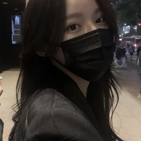 aesthetic girl black mask pretty ulzzang korean hair outfit Girl With Face Mask Aesthetic, Mask Black Aesthetic, Korean Black Mask, Mask Outfit Aesthetic, Wearing Mask Aesthetic, Ulzzang Girl Mask, Black Person Reference, Ulzzang Girl Black, Ulzzang Mask