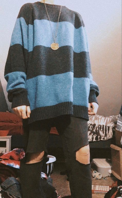 Tomboy Sweater Outfit, Baggy Sweater Reference, Skater Sweater, Baggy Sweater Aesthetic, Big Sweater Aesthetic, Baggy Jumper Outfit, Ripped Sweater Outfit, Striped Sweater Outfit Aesthetic, Baggy Sweater