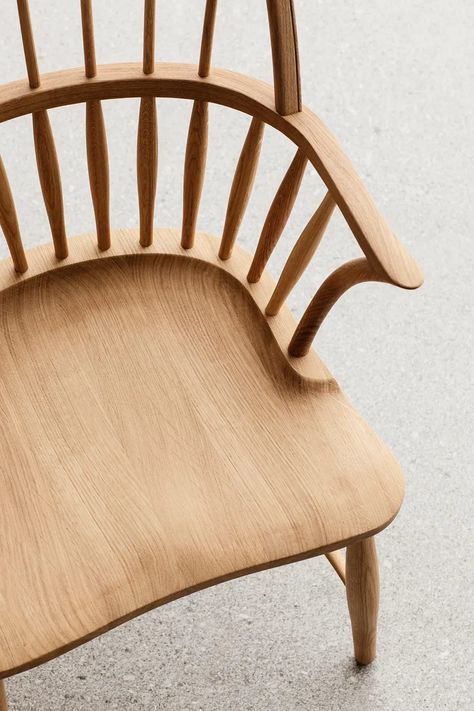 Carl Hansen & Søn relaunches Windsor chair - classic spindle back chair Frits Henningsen, Wallpaper Fireplace, Carl Hansen & Son, Carl Hansen, Studio Furniture, Windsor Chair, Work Chair, Lounge Chair Design, Bar Seating