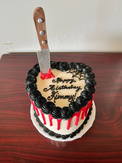 Spooky Bday Cake, Spooky Heart Cake, Slasher Cake Ideas, Simple Halloween Birthday Cakes, Saw Birthday Cake, Heart Shaped Halloween Cake, Horror Cake Design, Halloween Cakes Scary, Taurus Cakes