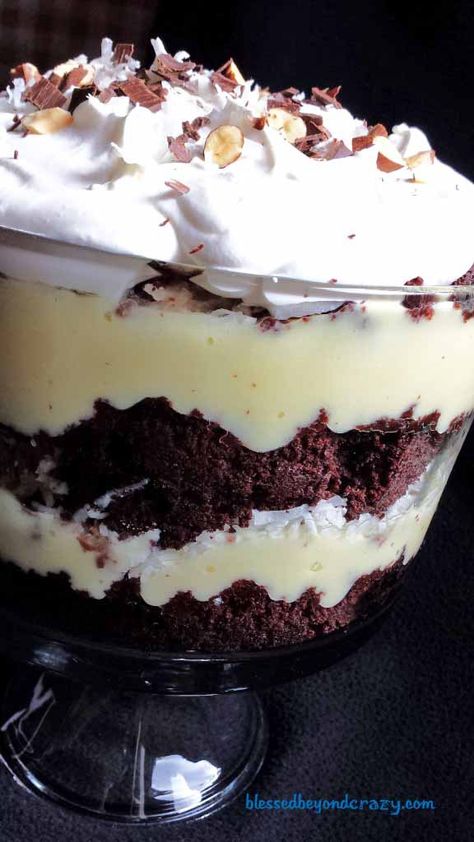 almond joy trifle Deviled Strawberries, Trifle Bowl Recipes, Pumpkin Bread Pudding, Trifle Pudding, Trifle Dish, Trifle Desserts, Trifle Recipe, Almond Joy, Chocolate Almond