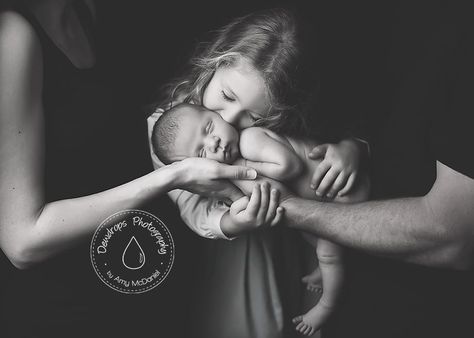 Newborn Photography With Mom, Rose Blanket, Brother Pictures, Newborn Sibling, Sibling Pictures, Foto Newborn, Older Sibling, Newborn Photography Boy, Baby Fotografie