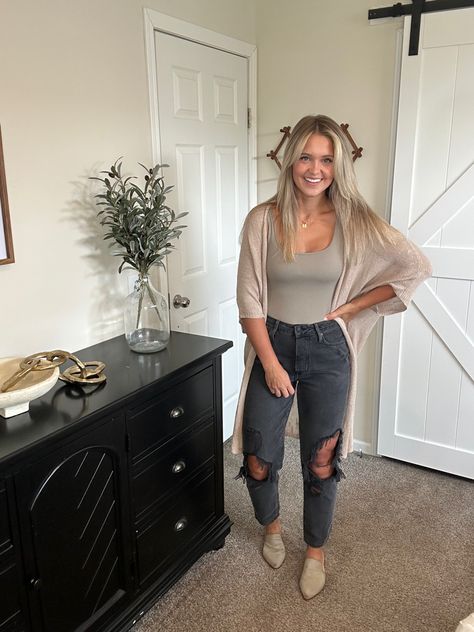 Summer Time Work Outfits, Thick Thigh Work Outfits, Casual Admin Outfits, 26 Degree Weather Outfit, Cute Simple Mom Outfits, Fall Outfits For Hairstylist, Banquet Outfit Ideas Casual, Casual Work Outfits Midsize Women, Midsize Style Casual