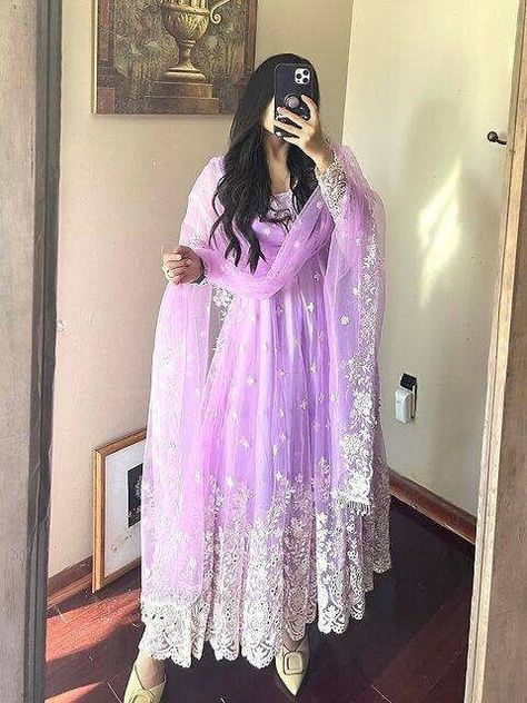 Party Wear Anarkali, Umbrella Dress, Anarkali Dress Pattern, Traditional Indian Dress, Desi Fashion Casual, Pakistani Fancy Dresses, Salwar Kamiz, Beautiful Pakistani Dresses, Indian Dresses Traditional