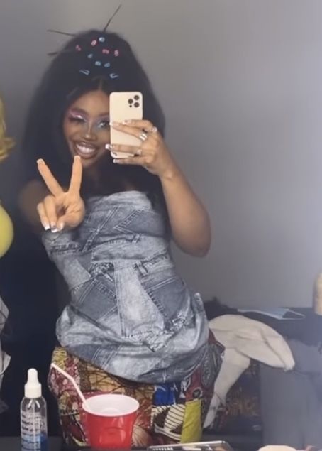 SZA Solana Rowe, Mirror Photo, Mirror Selfie, Collage, Pins