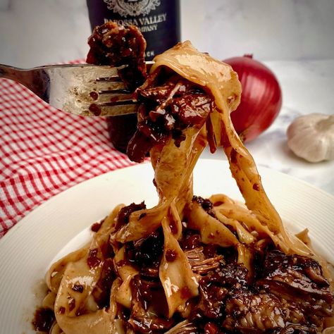 Braised Beef with Noodles - Short Ribs braised in Red Wine Sauce Braised Short Rib Pasta, Short Rib Pasta, Beef With Noodles, Short Ribs Braised, Recipe With Beef, Beef Short Rib Recipes, Red Wine Sauce, Beef Pasta, Braised Short Ribs